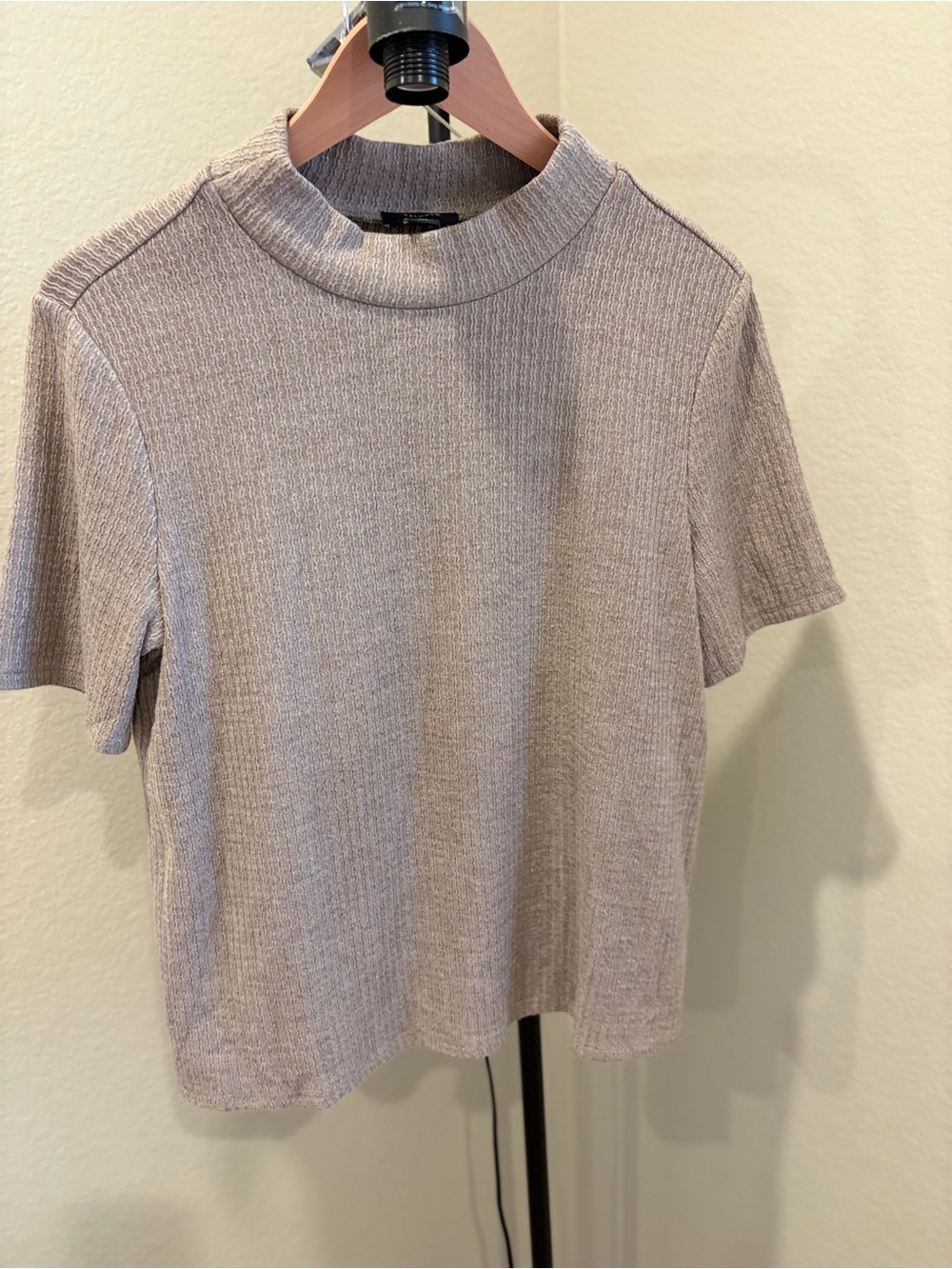 Halogen Short Sleeve Rib-Knit Top in Taupe